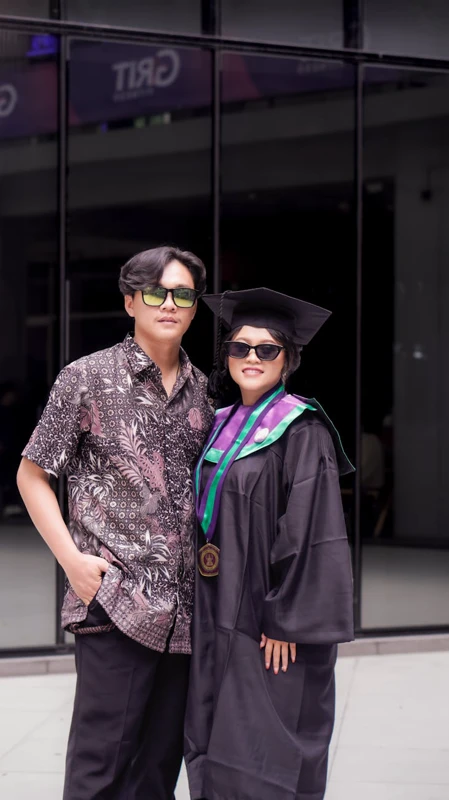 Jerome Polin Go Public: Momen Wisuda Kekasih di New York Tuai Sorotan