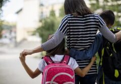 Orang Tua Wajib Tahu! Jurus Jitu Si Kecil Betah di Lingkungan Sekolah Baru