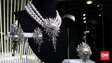 Kilau Mutiara Mikimoto Pukau Paris Couture Week: Warisan Raja Mutiara Hidup Kembali