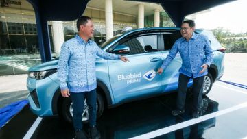 Transformasi Layanan Taksi Premium: Blue Bird Hadirkan Kijang Innova Zenix dan BYD E6
