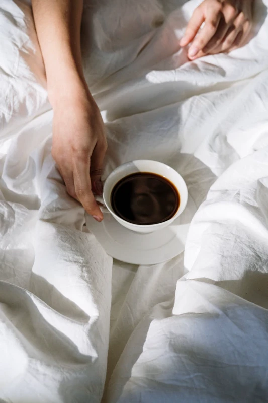 Waspada! Minum Kopi Malam Bisa Ganggu Tidur, Ini Cara Menikmatinya Tanpa Insomnia di 2026
