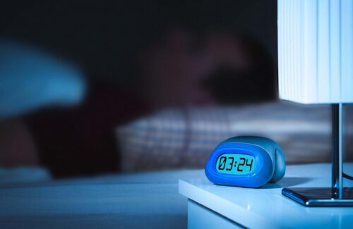 Sulit Tidur? Jangan Lirik Jam, Lakukan Ini Agar Lebih Rileks