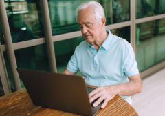 Literasi Digital Lansia Kunci Akses Konsultasi Online JKN: Sebuah Tinjauan Mendalam