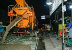 Jalan Rusak Tak Kunjung Diperbaiki, Warga Ambil Inisiatif: Bayar Pajak Kendaraan Bukan Sekadar Formalitas!