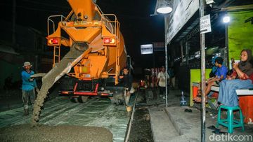 Jalan Rusak Tak Kunjung Diperbaiki, Warga Ambil Inisiatif: Bayar Pajak Kendaraan Bukan Sekadar Formalitas!