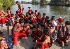 Jejak Perjuangan Pendidikan: Siswa Muara Gembong Tempuh Sungai Citarum Demi Ilmu