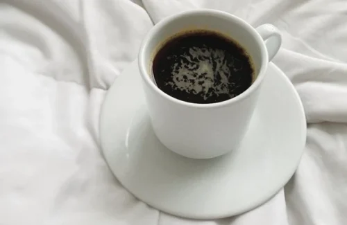Panduan Minum Kopi 2026: Jaga Fokus Optimal, Tidur Nyenyak, dan Lambung Aman