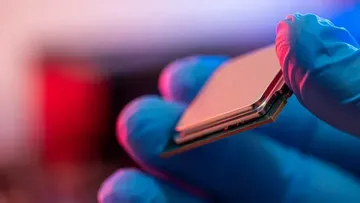 Revolusi AI Antariksa: Intel Luncurkan Chip Starfire, 'Otak' Baru untuk Satelit Cerdas