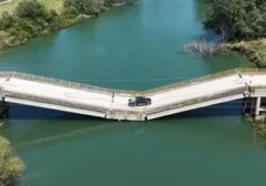 Jembatan Ambrol di Yunani Tetap Dilintasi Kendaraan, Warga Abaikan Risiko
