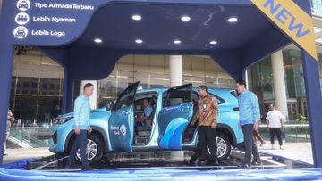 Toyota Bangga Innova Zenix Hybrid Dipercaya Jadi Armada Premium Blue Bird