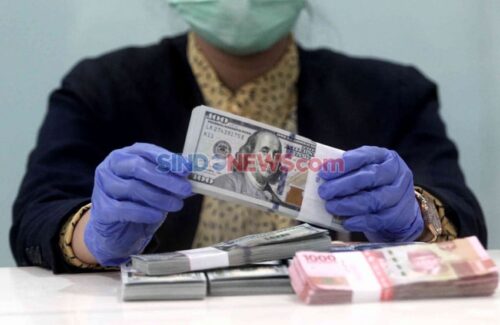 Rupiah Menguat di Akhir Pekan, Jauhi Rp18.000 per Dolar AS