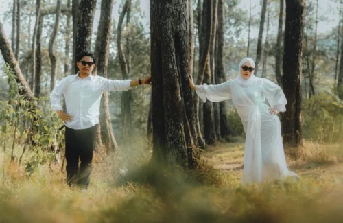 Sheryl Sheinafia Ungkap Kesepian Istri Bangsawan dalam MV "Siapa Suruh Jatuh Cinta"