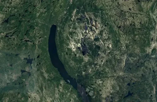 Kawah Meteor Purba Berusia 390 Juta Tahun Ditemukan di Quebec Lewat Google Maps