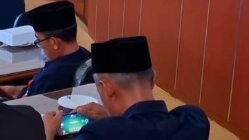 Pejabat Pemkab Madiun Kepergok Bermain Game Saat Sidang Paripurna DPRD