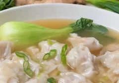 Resep Wonton Soup: Kehangatan Udang dan Daging dalam Kuah Kaldu Ayam Gurih