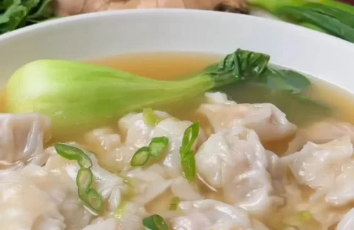 Resep Wonton Soup: Kehangatan Udang dan Daging dalam Kuah Kaldu Ayam Gurih