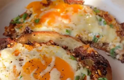 Resep Crispy Chilli Oil Egg Toast: Sarapan Gurih, Pedas, dan Lumer dalam Sekejap