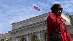 Ekonomi Perang Rusia Tertekan: Warga Kembali Andalkan Uang Tunai, Bisnis Hindari Pajak