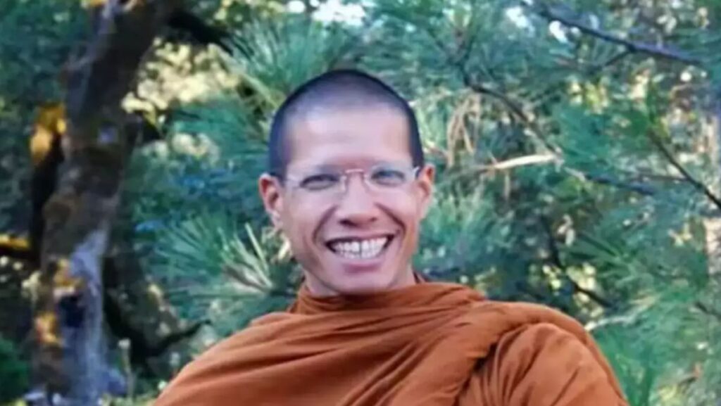 Putra Konglomerat Malaysia Lepas Harta Rp90 Triliun Demi Kehidupan Bhikkhu