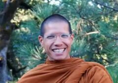 Putra Konglomerat Malaysia Lepas Harta Rp90 Triliun Demi Kehidupan Bhikkhu