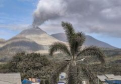 Gunung Lewotobi Laki-laki Kembali Erupsi, Semburkan Abu Vulkanik 1,5 Km