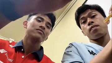 Mario Aji, Ai Ogura, dan Veda Ega Pratama Nikmati Momen Santai Bersama
