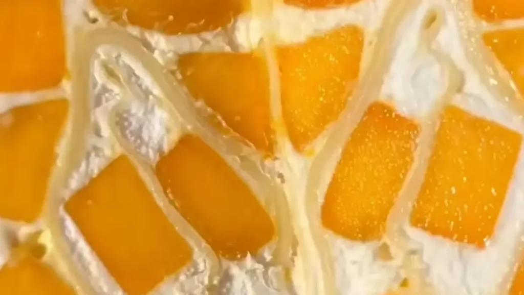 Kreasi Manis Mango Crepe Roll: Kelembutan Whipped Cream Berpadu Segarnya Mangga