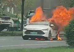 Sedan PHEV BYD Qin Plus Terbakar Pasca Kecelakaan Beruntun di Tiongkok