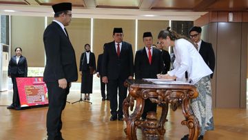 Biaya Naturalisasi Warga Asing Naik Menjadi Rp75 Juta