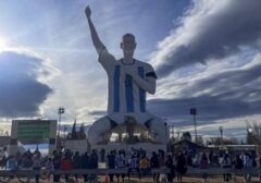 Patung Messi Raksasa Ubah Cutral Co Jadi Destinasi Wisata Baru