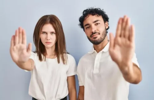 Empat Zodiak Cenderung Blak-blakan di Kencan Pertama, Ungkap Isi Hati Tanpa Saring