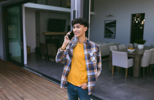 Kebiasaan Mondar-Mandir Saat Telepon: Cermin 7 Sifat Kepribadian Menurut Psikologi