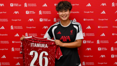 Liverpool Resmi Ikat Gelandang Serang Mao Itamura dari Feyenoord