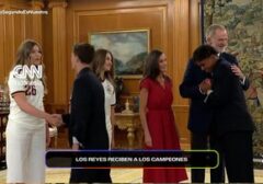 Kehormatan Langka: Lamine Yamal Satu-satunya Pemain Spanyol yang Dipeluk Raja Felipe VI di Istana Zarzuela