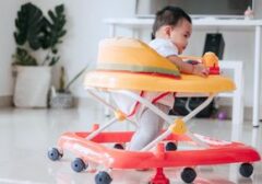 Baby Walker Justru Berisiko, Tak Bantu Bayi Lebih Cepat Melangkah