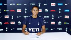 Alice Sombath Resmi Berseragam Tottenham, Pecahkan Rekor Transfer Klub