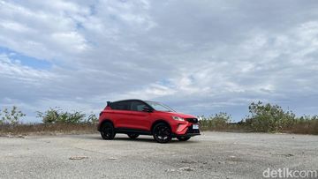 Geely Rilis Coolray Bermesin Bensin di Tengah Serbuan Mobil Listrik