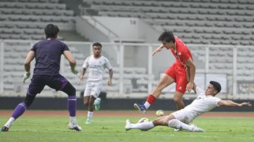 Debut Manis Mitchell Baker: Cetak Gol Saat Timnas Indonesia Taklukkan Bali United 3-0