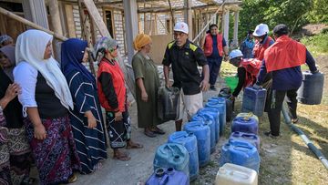 Kekeringan Meluas, Warga Bangkalan Berebut Air Bersih di Tengah Kemarau Panjang