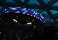 Investor Asing Lepas Saham Rp943,75 Miliar, IHSG Merosot di Sesi I