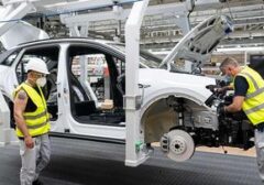 Volkswagen Ancang-Ancang PHK 140 Ribu Pekerja di Tengah Lonjakan Biaya Produksi