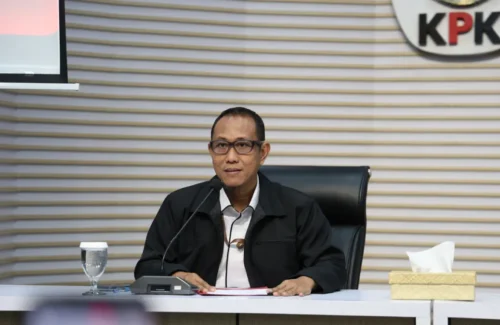 KPK Jerat Tiga Tersangka Suap Dana Hibah Pokmas Jatim