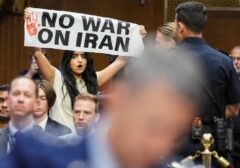 Aksi Protes Warnai Sidang Anggaran Senat AS: Desakan Tolak Perang Iran Menggema