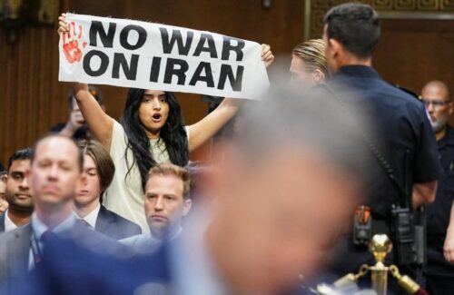 Aksi Protes Warnai Sidang Anggaran Senat AS: Desakan Tolak Perang Iran Menggema