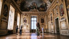 Galeri Apollo Louvre Kembali Dibuka Pasca Perampokan Permata Senilai Jutaan Euro