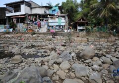 Sungai Ciliwung Menyusut Drastis Akibat Kemarau, Fenomena Langka Terungkap