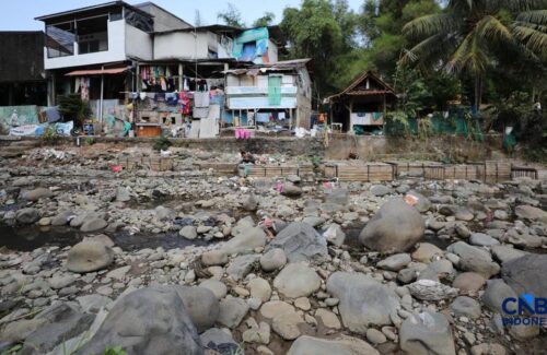 Sungai Ciliwung Menyusut Drastis Akibat Kemarau, Fenomena Langka Terungkap