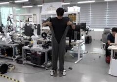Pakaian Robotik Canggih Bisa Pasang Sendiri, Terinspirasi Iron Man