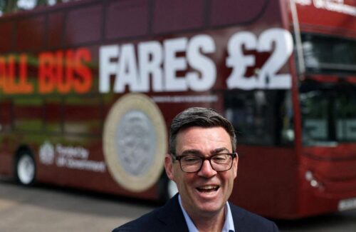 Andy Burnham Pangkas Tarif Bus Jadi £2, Langkah Awal Ringankan Beban Warga Inggris