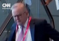 Peristiwa "Nyaris Jatuh" PM Australia Anthony Albanese di Eskalator Tuai Komentar